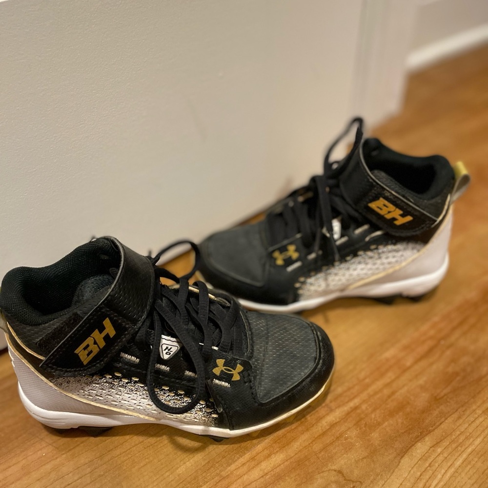 Little Boys 12 under armor baseball cleats worn one season